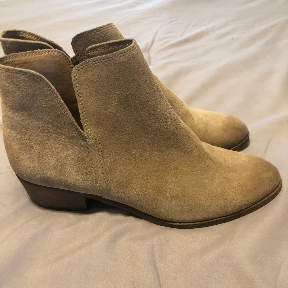 Taupe Splendid suede booties